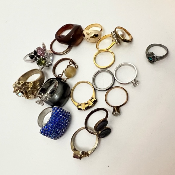 Vintage Mixed Ring Lot Statement Cocktail Stacking Rings - Picture 3 of 6